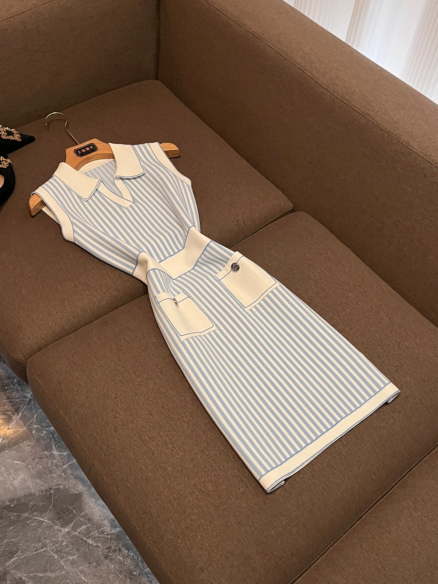 Slim Fit Color Block Design Summer Sleeveless Stripe Collar Short Knitted Dress Stylish Commute Basic Style Double Button Clo...
Slim Fit Color Block Design Summer Sleeveless Stripe Collar Short Knitted Dress Stylish Commute Basic Style Double Button Clo...