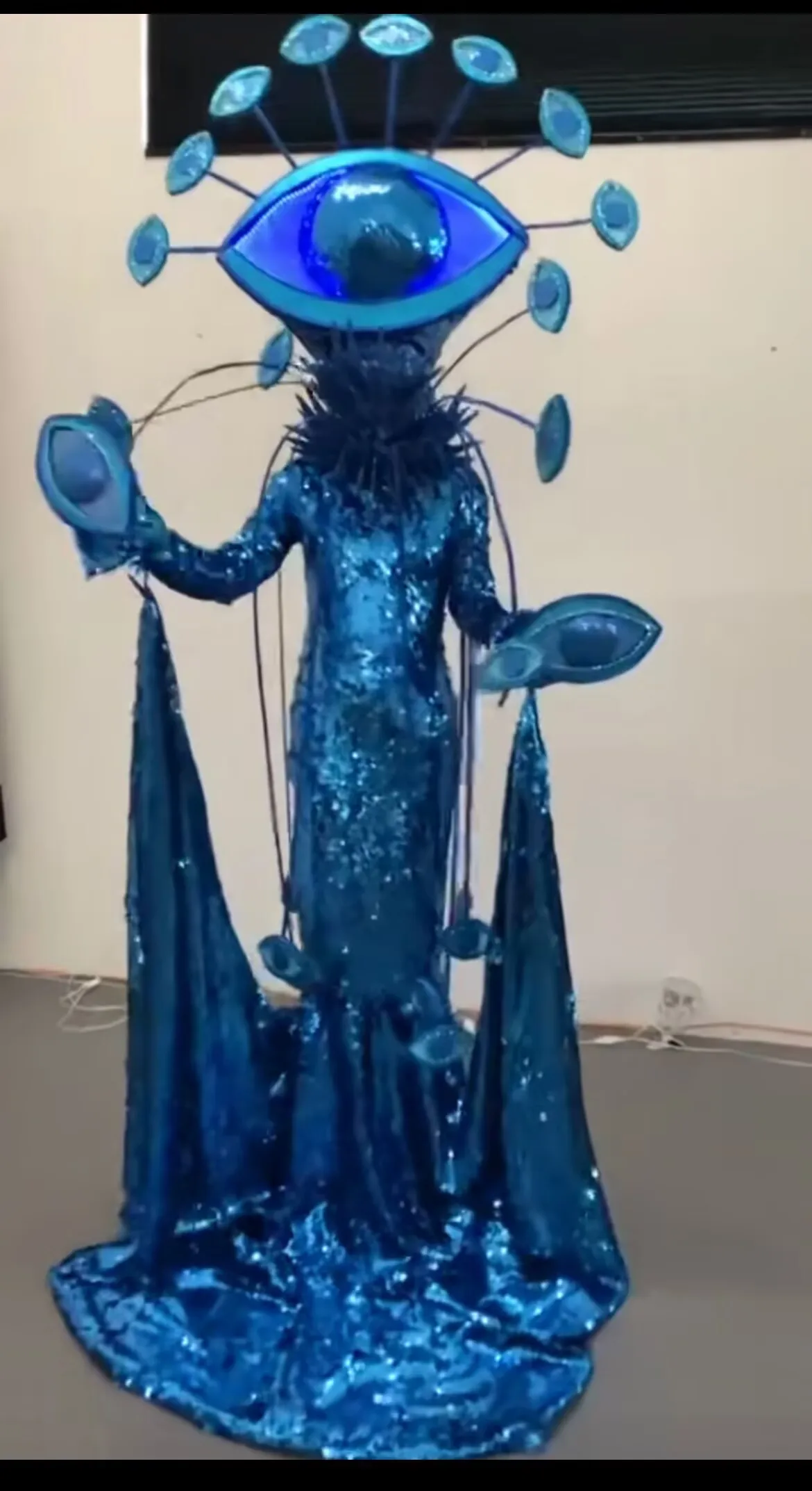 Blue Eyeman costume Luxury eye Stage performance outfit Party Celebrate Birthday Dress Show Stage Wear
Blue Eyeman costume Luxury eye Stage performance outfit Party Celebrate Birthday Dress Show Stage Wear