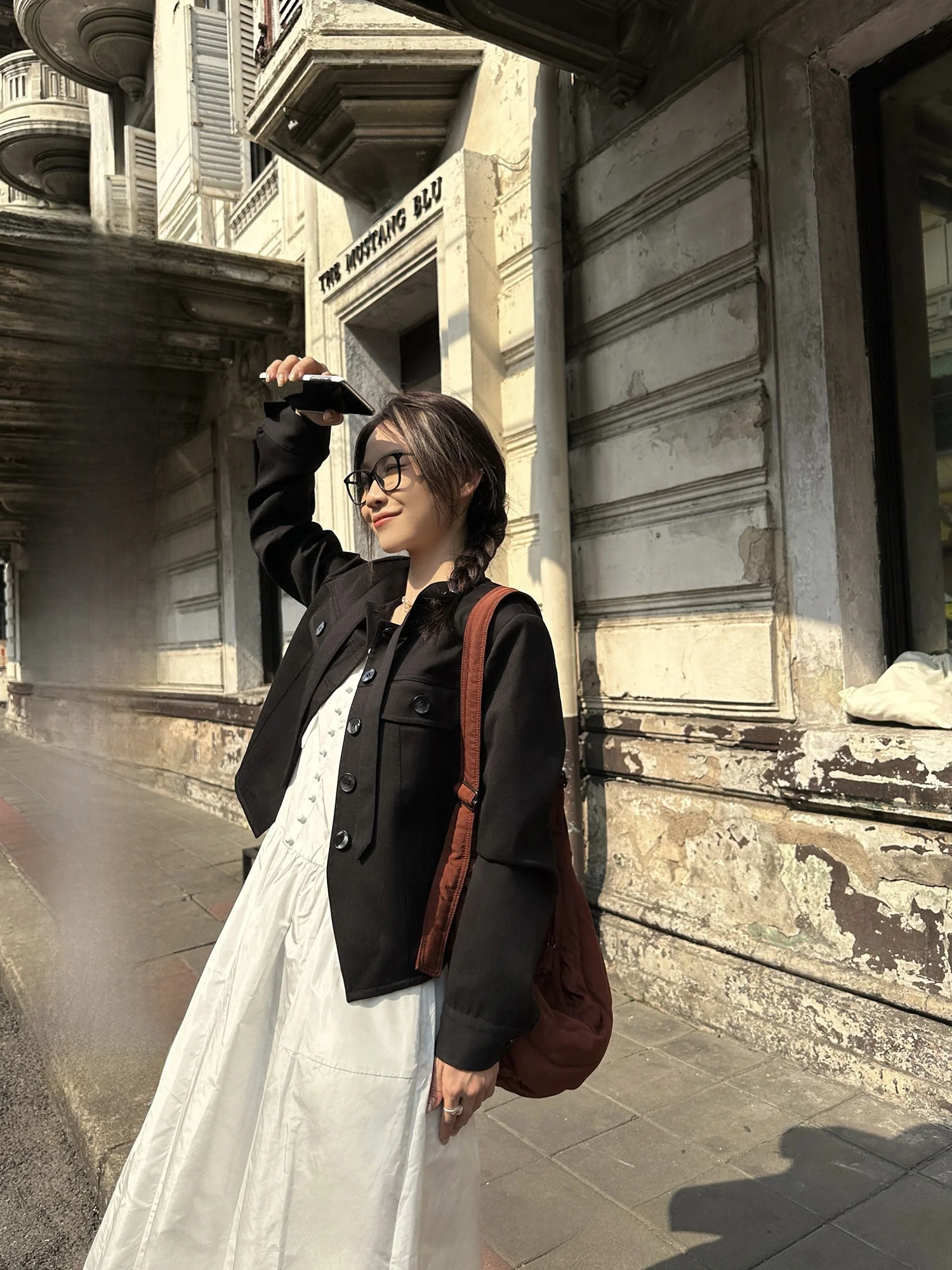 Elegant Draped Suit Casual Wide-Shoulder Design Unique Style Women's Spring Fashion Blouse with Sash Comfortable Leisure Wear
Elegant Draped Suit Casual Wide-Shoulder Design Unique Style Women's Spring Fashion Blouse with Sash Comfortable Leisure Wear