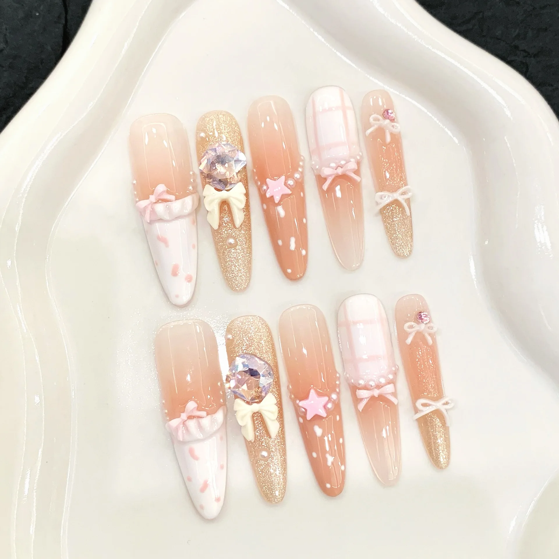 10pcs Long Ballet Handmade Press On Nails Blush Almond Cute Bowknots Pearl Diamond Decor False Nails Flash Gold Powder Manicure
10pcs Long Ballet Handmade Press On Nails Blush Almond Cute Bowknots Pearl Diamond Decor False Nails Flash Gold Powder Manicure