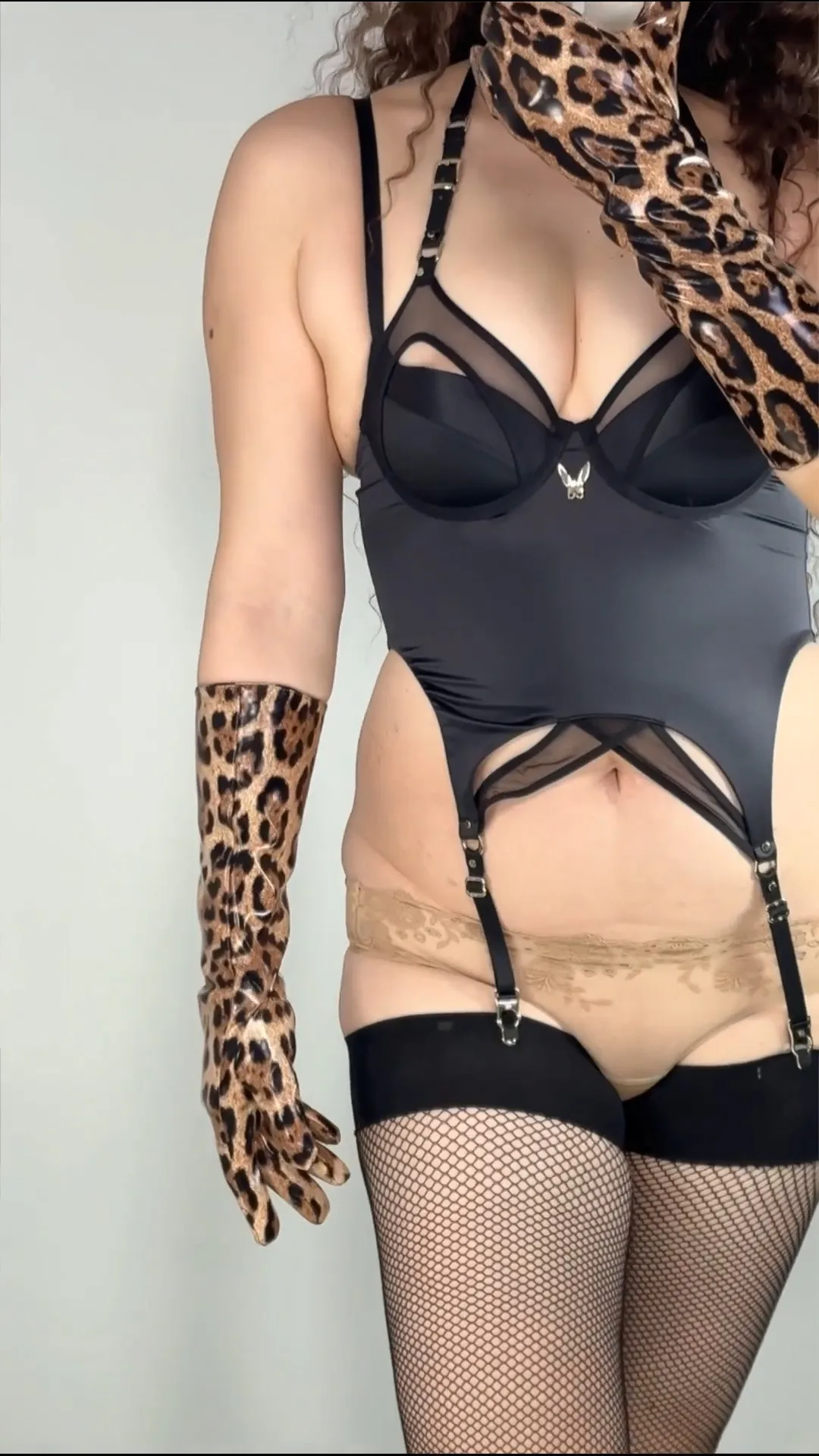 Jaguar Leopard Brown Elbow GLOVES 40cm Long Latex Wet Look Faux Leather Slim Fit Fashion Costume Evening Dress Halloween Glove
Jaguar Leopard Brown Elbow GLOVES 40cm Long Latex Wet Look Faux Leather Slim Fit Fashion Costume Evening Dress Halloween Glove
