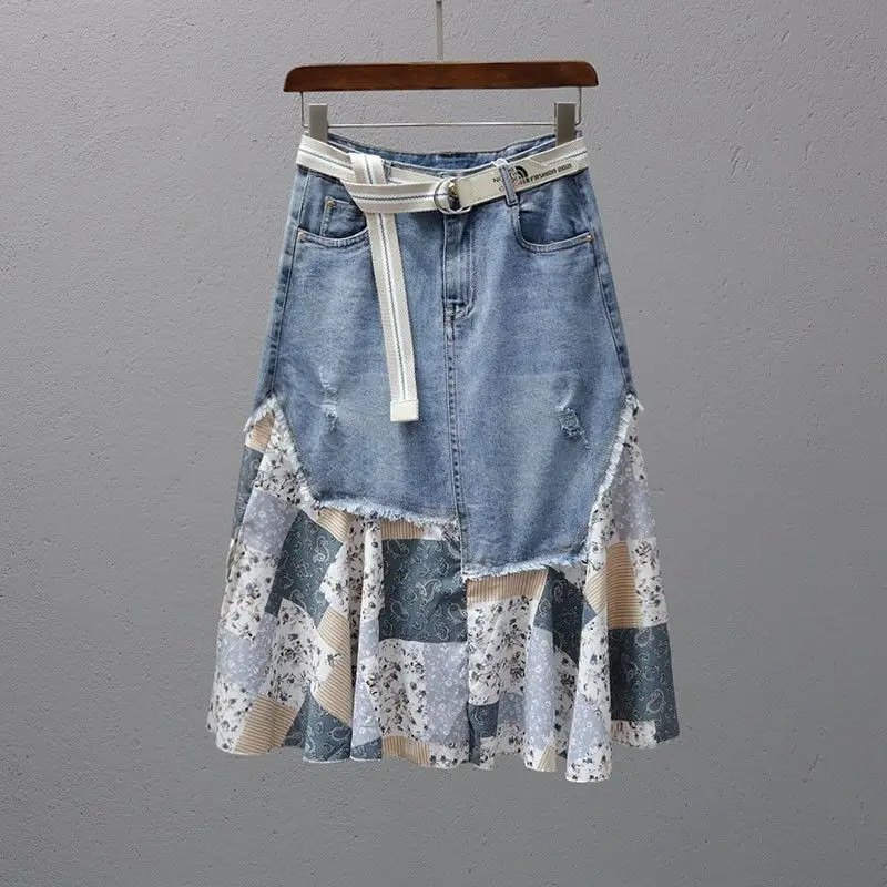 Splicing denim skirt women's summer 2024 high waist long skirt Joker fashion slim skirt trend
Splicing denim skirt women's summer 2024 high waist long skirt Joker fashion slim skirt trend