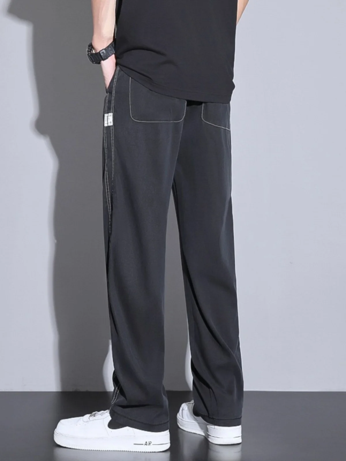 Мужские повседневные брюки из ледяного шелка, летние тонкие прямые спортивные брюки, быстросохнущие, свободного кроя, модные, в корейском стиле
Мужские повседневные брюки из ледяного шелка, летние тонкие прямые спортивные брюки, быстросохнущие, свободного кроя, модные, в корейском стиле