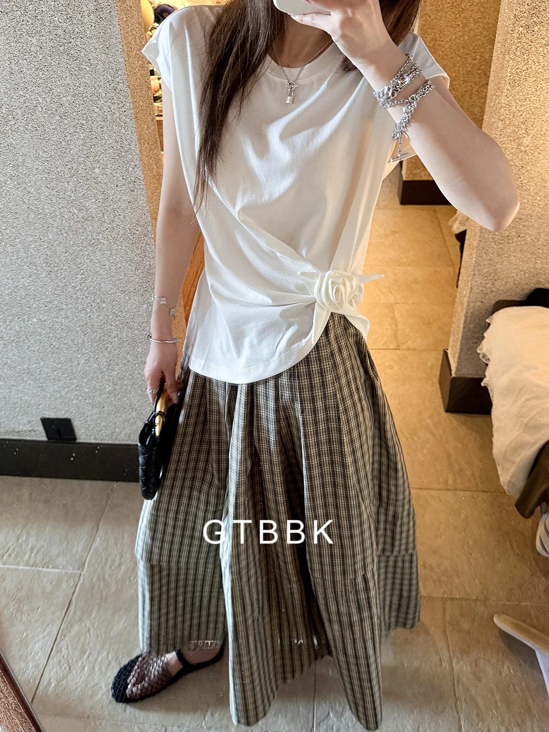 Женская летняя футболка Slimming Floral Split T-shirt NRTW Li Jia'en Brand из хлопка с круглым вырезом, повседневная, комфортная, удобного кроя
Женская летняя футболка Slimming Floral Split T-shirt NRTW Li Jia'en Brand из хлопка с круглым вырезом, повседневная, комфортная, удобного кроя
