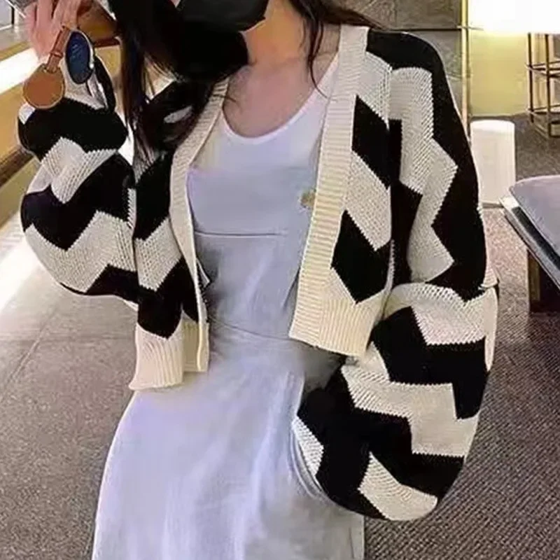 2024 Autumn Winter New Casual Loose Striped Short Sweater Coat Women's Knitted Cardigan
2024 Autumn Winter New Casual Loose Striped Short Sweater Coat Women's Knitted Cardigan