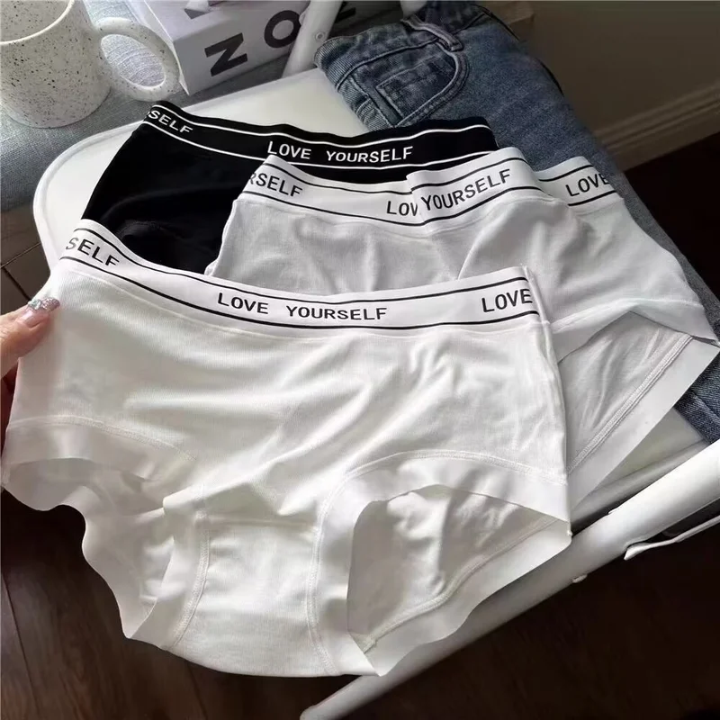 Women's panties Seamless panties mid waist underwear Soft and breathable triangle pants thin and comfortable underwear lingerie
Women's panties Seamless panties mid waist underwear Soft and breathable triangle pants thin and comfortable underwear lingerie