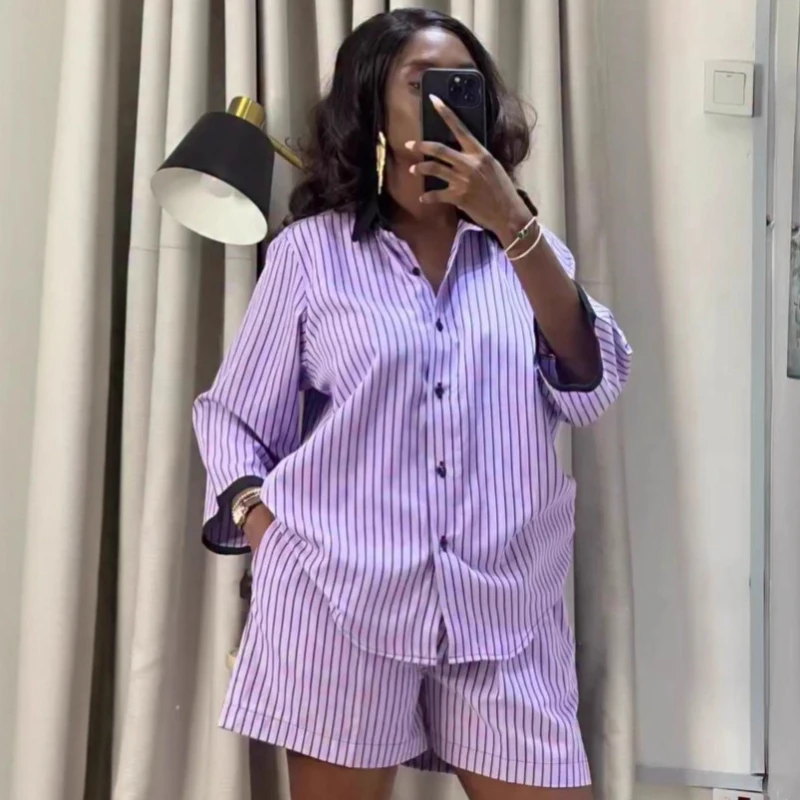 Новый африканский модный женский комплект из двух предметов с шортами, весна-лето 2026, свободная рубашка и шорты в фиолетовую полоску с рукавом три четверти
Новый африканский модный женский комплект из двух предметов с шортами, весна-лето 2026, свободная рубашка и шорты в фиолетовую полоску с рукавом три четверти