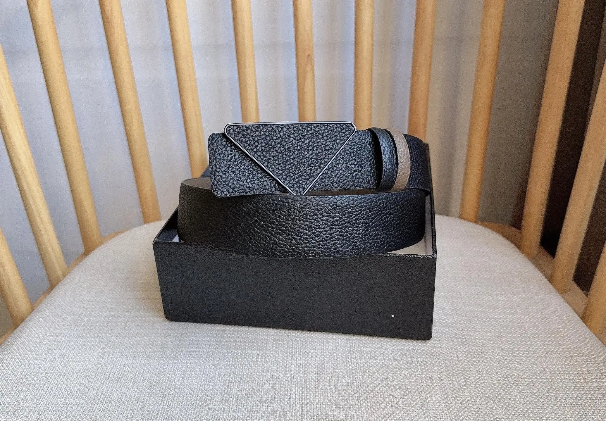 High-End Men's Belt Top Layer Cowhide Pure Leather Casual Versatile Business Automatic Buckle Waist Belt for Men And Women
High-End Men's Belt Top Layer Cowhide Pure Leather Casual Versatile Business Automatic Buckle Waist Belt for Men And Women