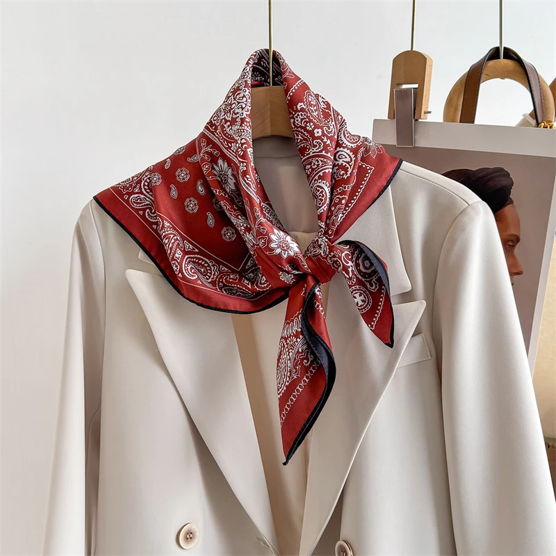 2025 Luxury Brand Square Scarf Design Double Side Shawl Wrap 70cm Print Twill Silk Women Hijab Female Foulard Headband Bandana
2025 Luxury Brand Square Scarf Design Double Side Shawl Wrap 70cm Print Twill Silk Women Hijab Female Foulard Headband Bandana
