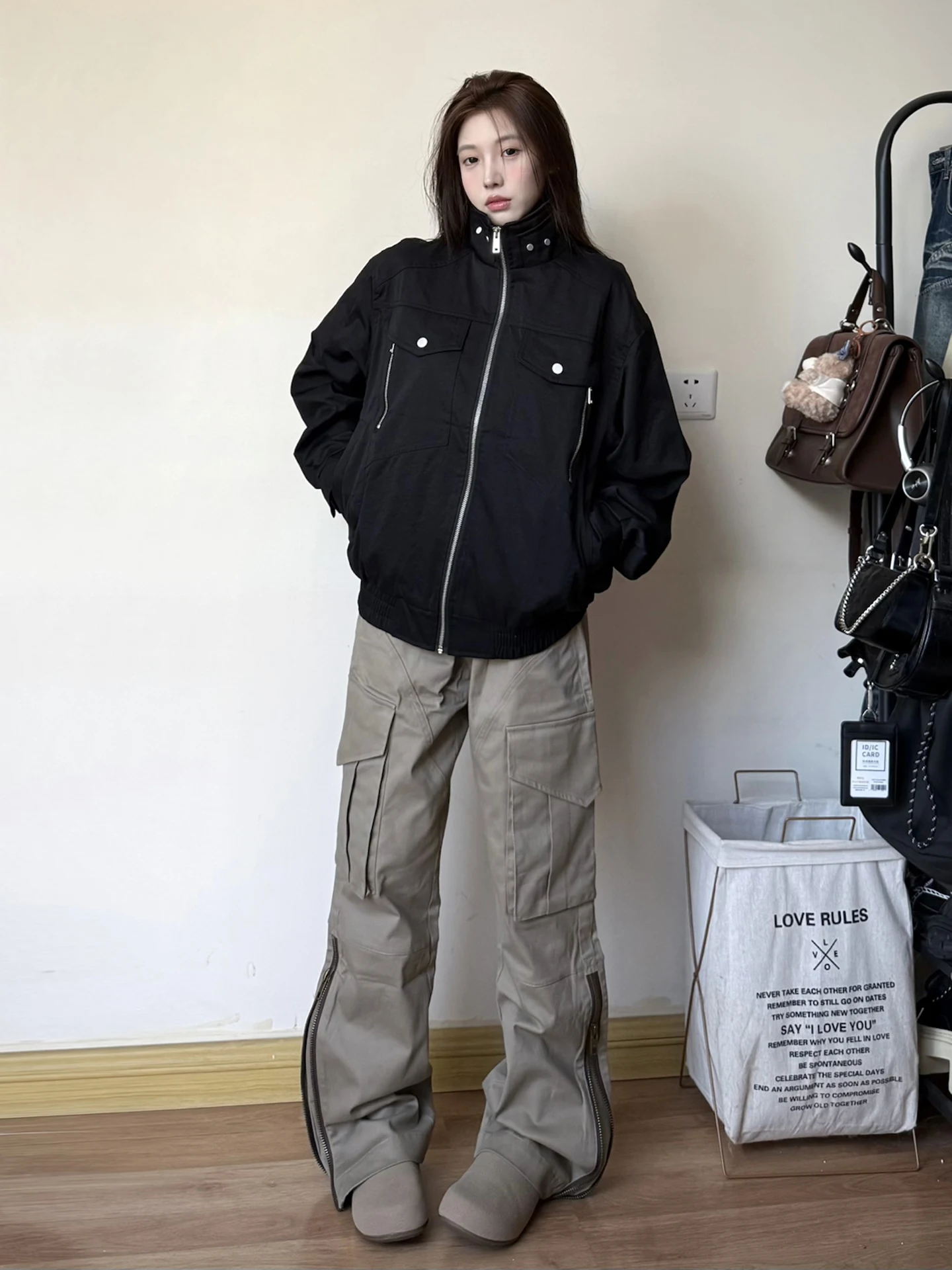 Мужская осенняя куртка Bla Deconstructed Stand Collar Workwear с воротником-стойкой, на молнии, в стиле Cleanfit, бейсбольная куртка, верхняя одежда
Мужская осенняя куртка Bla Deconstructed Stand Collar Workwear с воротником-стойкой, на молнии, в стиле Cleanfit, бейсбольная куртка, верхняя одежда