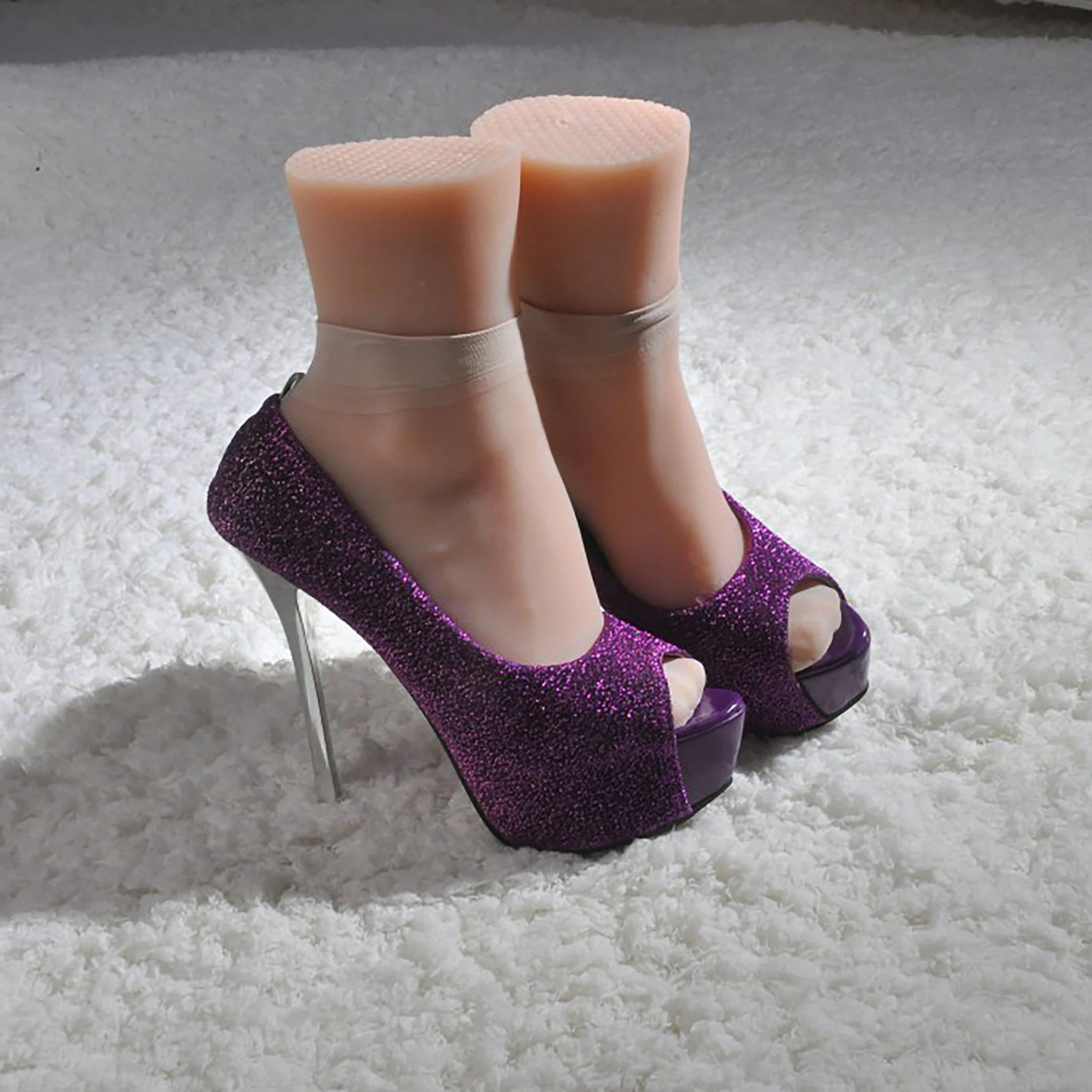Slightly Fat Roman Silicone Female Foot Model Fake Nail Sandals Display Props Plastic Human Body Model Fake Foot TPE3718
Slightly Fat Roman Silicone Female Foot Model Fake Nail Sandals Display Props Plastic Human Body Model Fake Foot TPE3718