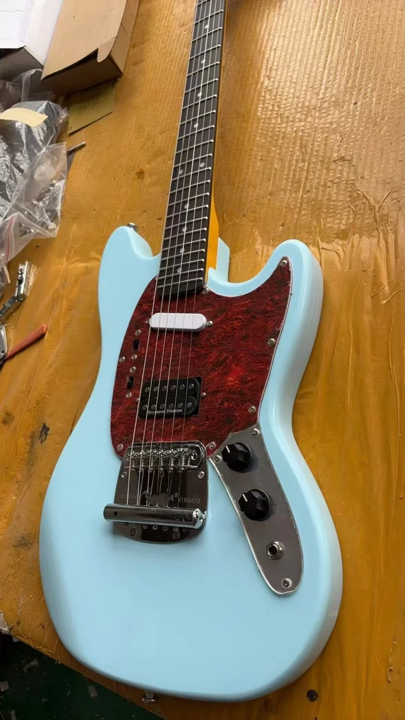 High quality 6-string electric guitar,Maple neck rose wood fingerboard,610 scale,The Red Armor Pickpocket,Free delivery
High quality 6-string electric guitar,Maple neck rose wood fingerboard,610 scale,The Red Armor Pickpocket,Free delivery