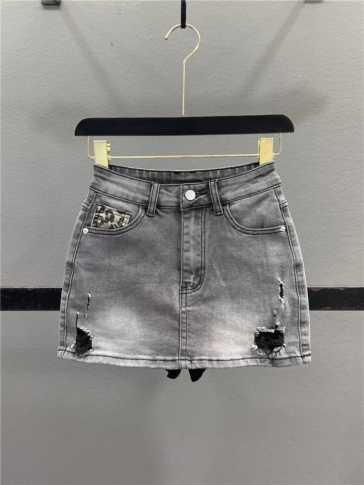 Retro American Leopard Print Hole Denim Skirt Women's Summer Elastic Slimming Tight Sexy Short Skirt Casual Style
Retro American Leopard Print Hole Denim Skirt Women's Summer Elastic Slimming Tight Sexy Short Skirt Casual Style