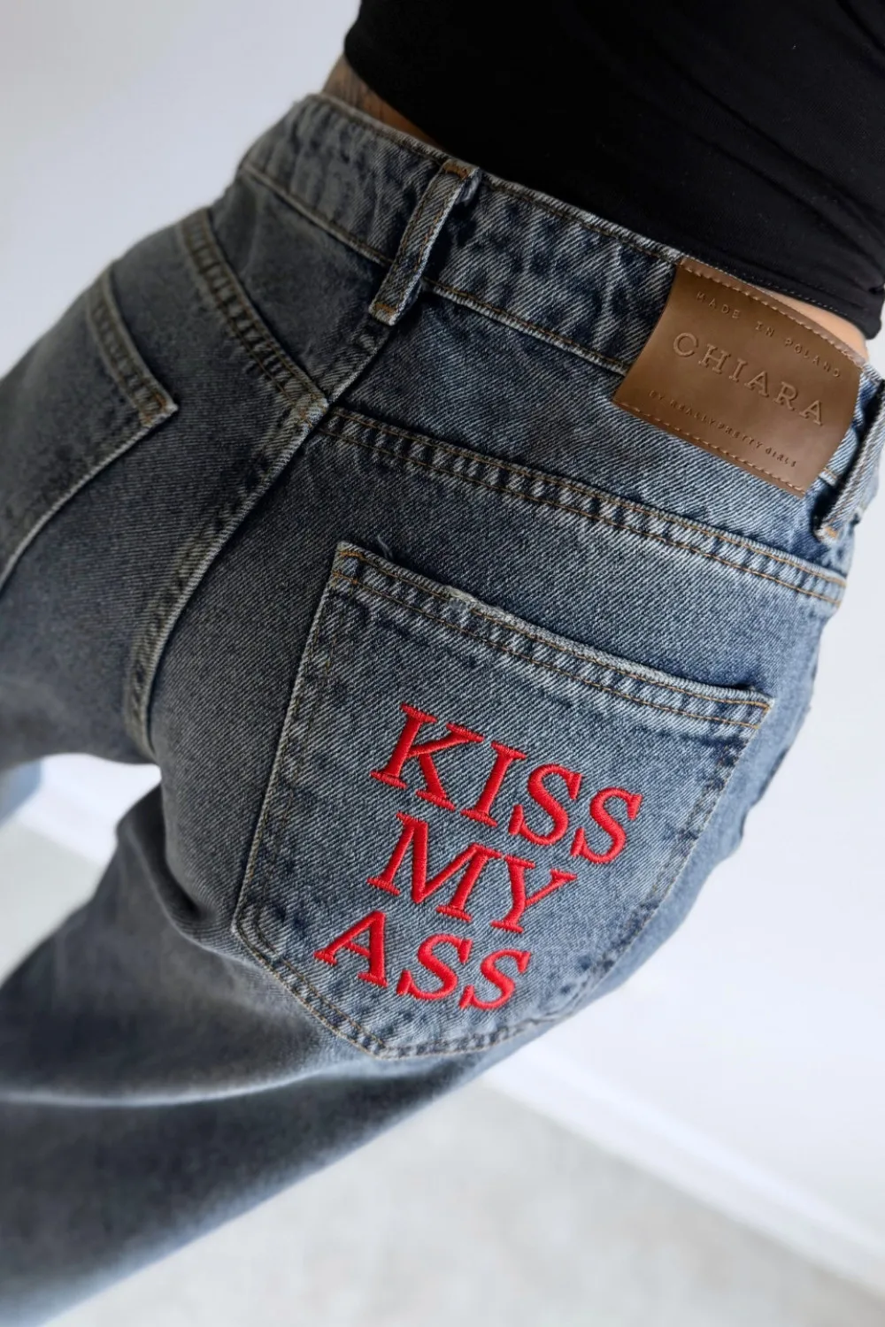 Hip Hop 2000s Letter Ripped Jeans Women Wide Leg Denim Pants Slouchy Jeans Casual Y2k Fashion Baggy Embroidery Gothic Streetwear
Hip Hop 2000s Letter Ripped Jeans Women Wide Leg Denim Pants Slouchy Jeans Casual Y2k Fashion Baggy Embroidery Gothic Streetwear