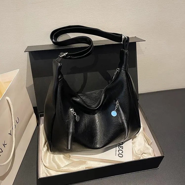 2026 New Niche Trend Women's Versatile Handbag, High-end Sense Personalized Soft Leather, Large-capacity Fashion Tote Bag
2026 New Niche Trend Women's Versatile Handbag, High-end Sense Personalized Soft Leather, Large-capacity Fashion Tote Bag