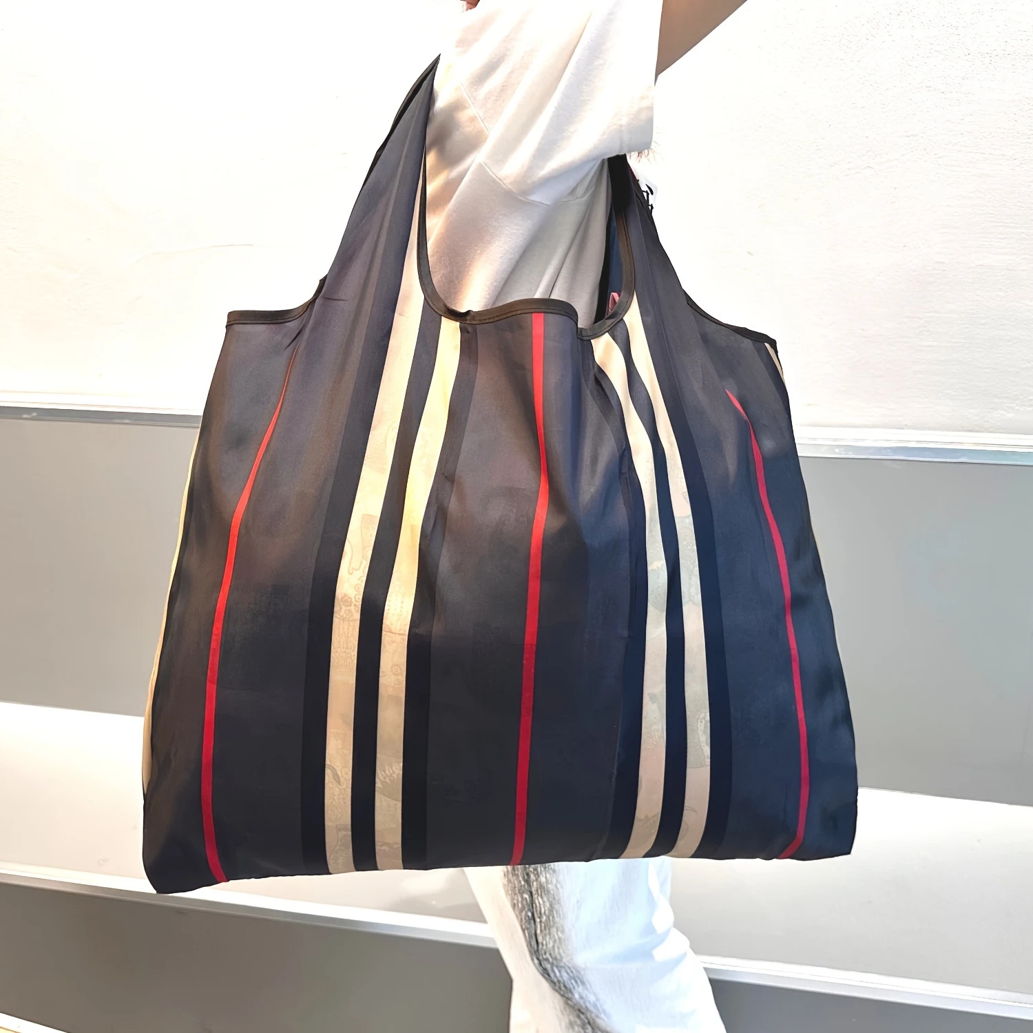 Ultra-Lightweight & Waterproof Travel Bag - Spacious with Built-in Organizer - Fashionable Striped Pattern for Outdoor Adventure
Ultra-Lightweight & Waterproof Travel Bag - Spacious with Built-in Organizer - Fashionable Striped Pattern for Outdoor Adventure