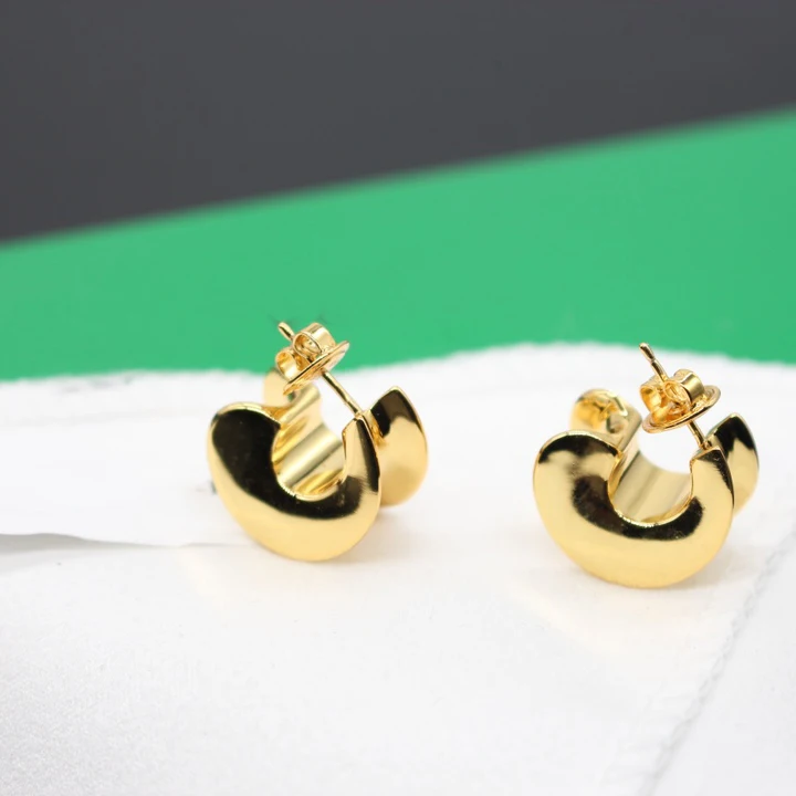 Fashion Famous Brand Designer Gold Silver Small Earrings Women Top Quality Jewelry Trend
Fashion Famous Brand Designer Gold Silver Small Earrings Women Top Quality Jewelry Trend