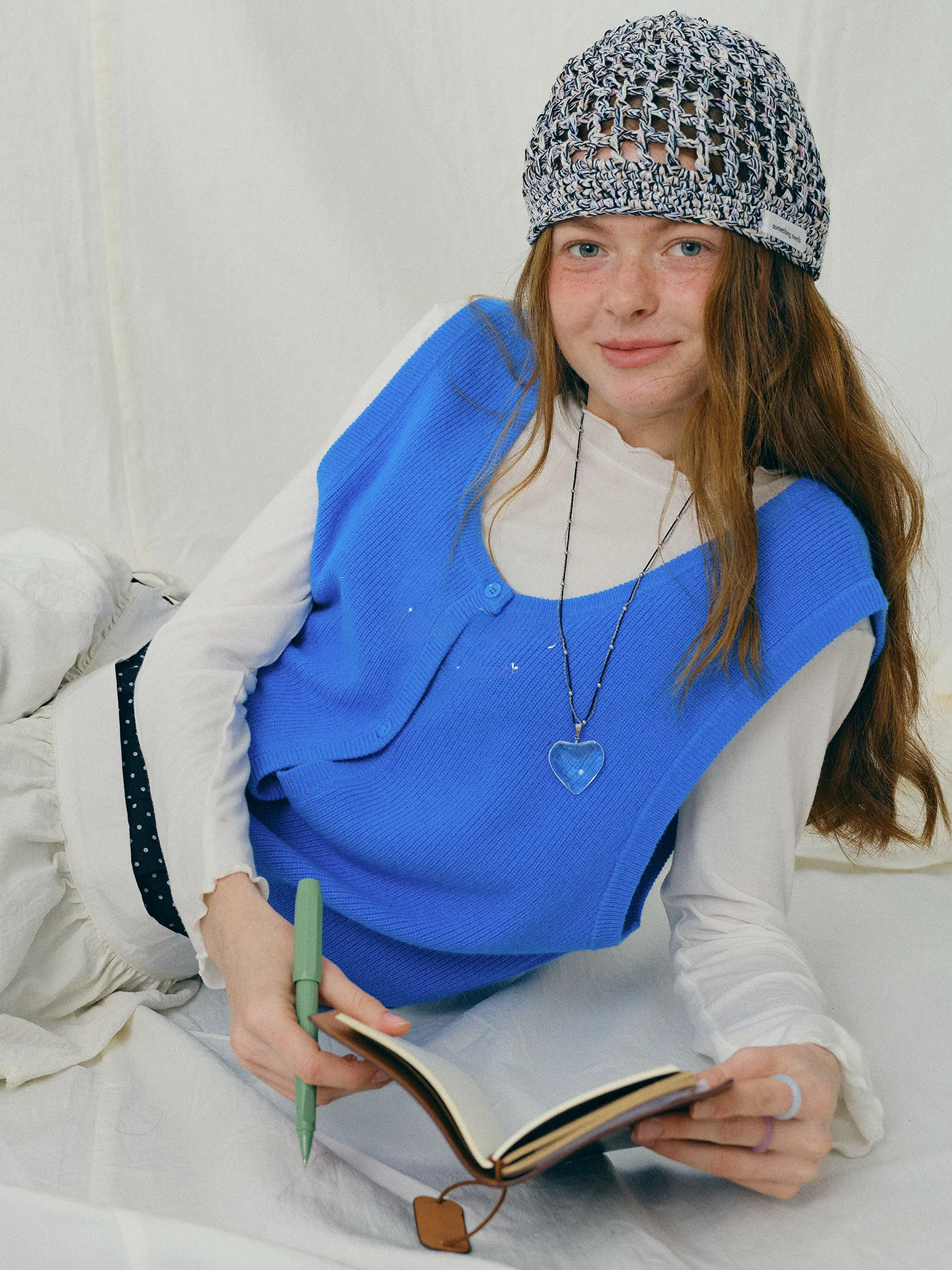 Модный жилет Rina Berry из чистой шерсти, однотонный, с U-образным вырезом, сине-белый, подчеркивающий фигуру, стильная верхняя одежда
Модный жилет Rina Berry из чистой шерсти, однотонный, с U-образным вырезом, сине-белый, подчеркивающий фигуру, стильная верхняя одежда