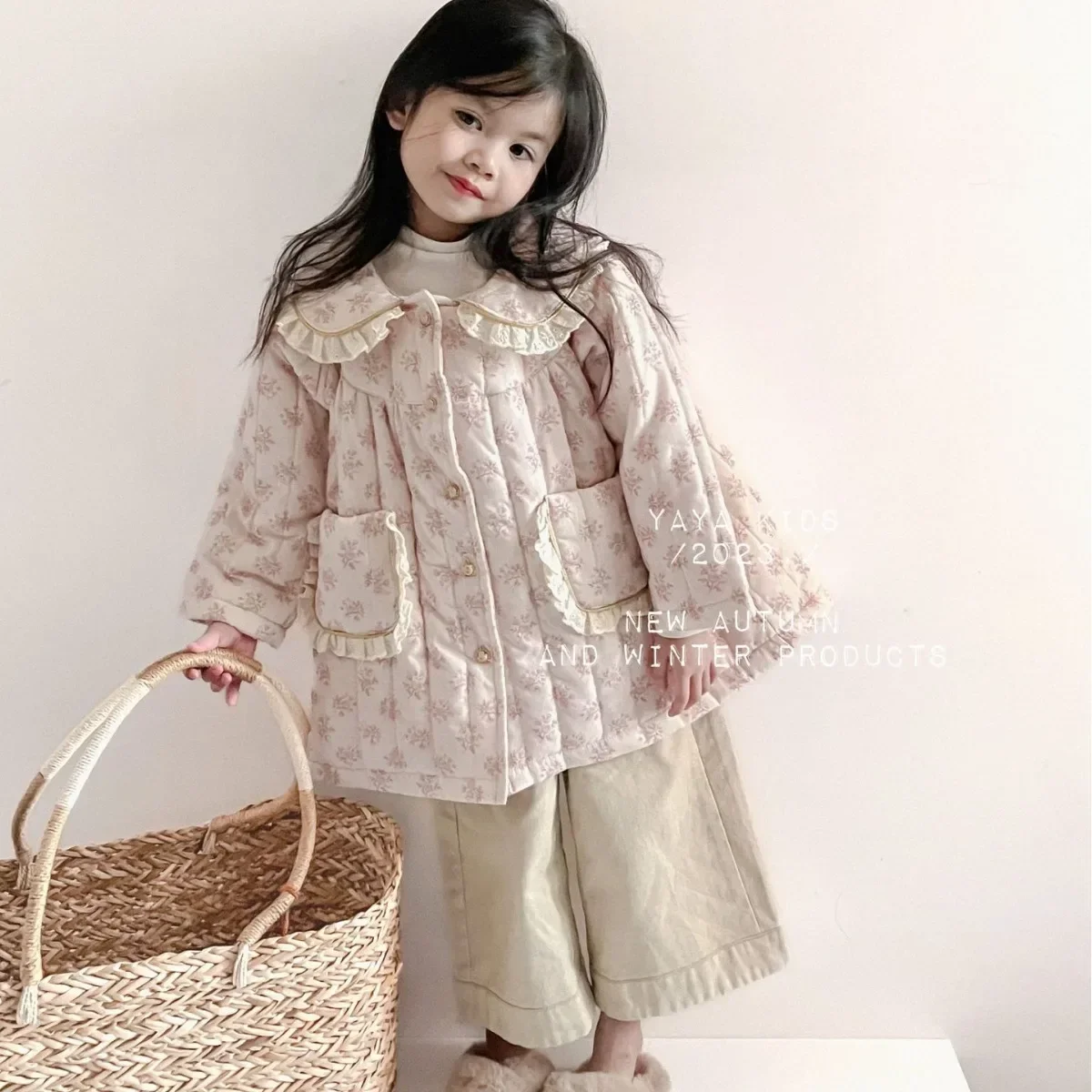 girl coat Children cotton-padded coat 2023 winter girls lace collar pink floral quilted thin cotton medium long Korean coat
girl coat Children cotton-padded coat 2023 winter girls lace collar pink floral quilted thin cotton medium long Korean coat