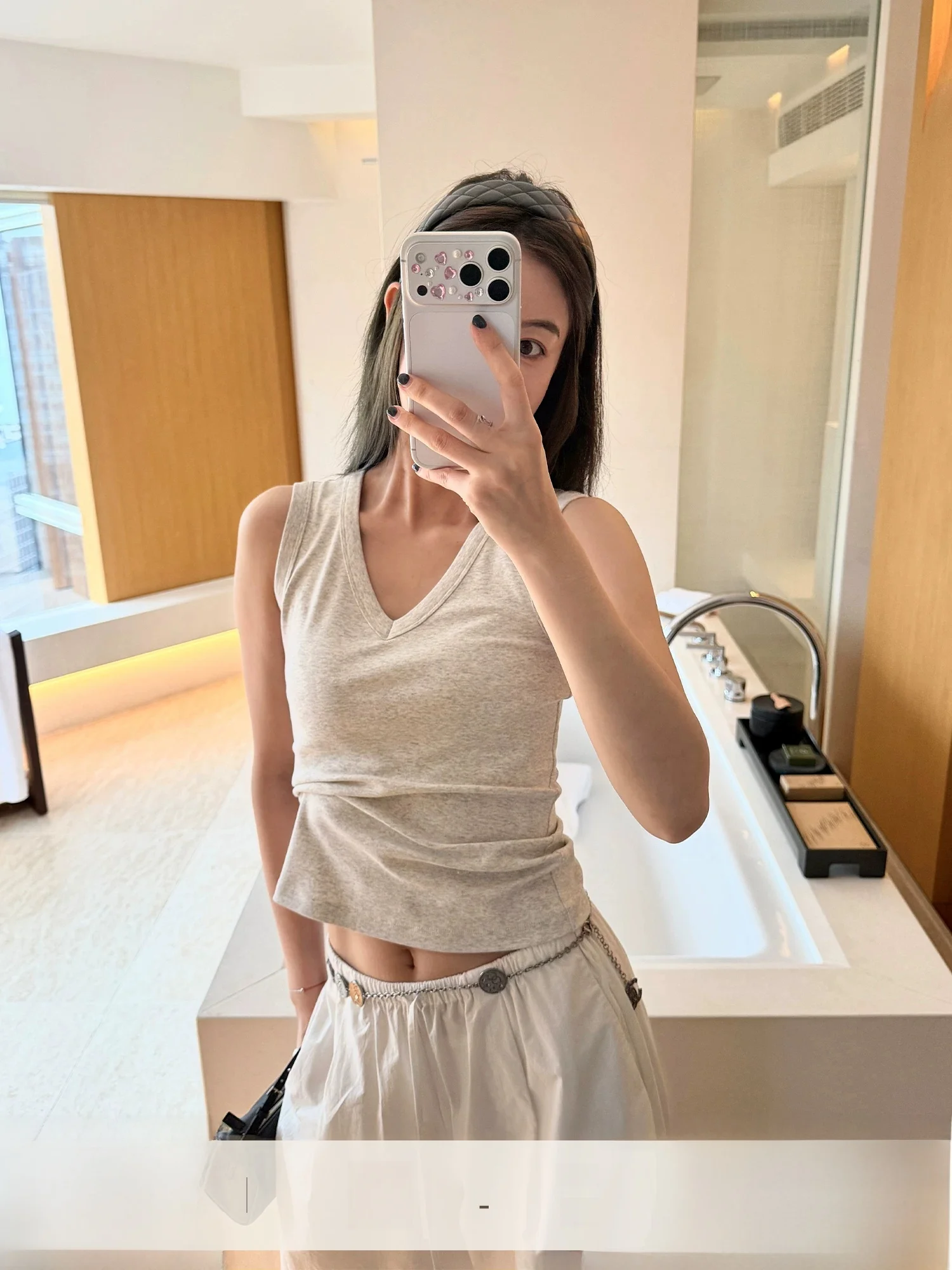 Yang Xiao Ye Women's Slim Fit Vest Long Velvet Cotton V-neck Multi-color Elastic Sensation Universal Base Layer Strap New Model
Yang Xiao Ye Women's Slim Fit Vest Long Velvet Cotton V-neck Multi-color Elastic Sensation Universal Base Layer Strap New Model