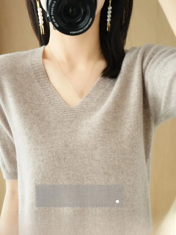 Women's Cashmere Sweater V-Neck Spring Autumn Pure Color Short Sleeve Knitted Wool Yarn Base Shirt Loose Fit Soft Texture
Women's Cashmere Sweater V-Neck Spring Autumn Pure Color Short Sleeve Knitted Wool Yarn Base Shirt Loose Fit Soft Texture