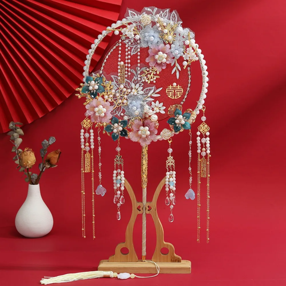 Antique Style Bride Group Fan Handmade Flower Desig Bride Hand Held Fan Long Handle with Tassel Decorative Fan for Covering Face
Antique Style Bride Group Fan Handmade Flower Desig Bride Hand Held Fan Long Handle with Tassel Decorative Fan for Covering Face