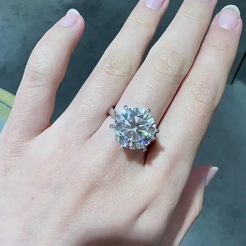 Round Cut Real 8Ct Moissanite Diamond Ring 100% Real 925 sterling silver Party Wedding Band Rings for Women Engagement Jewelry
Round Cut Real 8Ct Moissanite Diamond Ring 100% Real 925 sterling silver Party Wedding Band Rings for Women Engagement Jewelry
