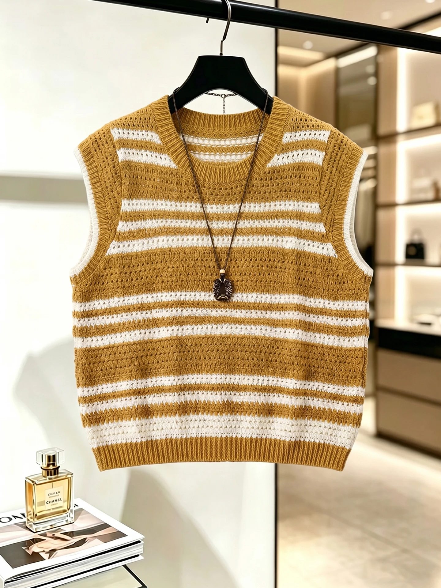 2026 Summer Design Hollow out Knitted Vest Color Block Striped Sleeveless Top for Women Korean Style Straight Cut Commute
2026 Summer Design Hollow out Knitted Vest Color Block Striped Sleeveless Top for Women Korean Style Straight Cut Commute