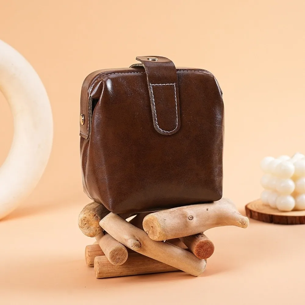 Vintage Style PU Leather Coin Purse Large Capacity Solid Color Headphones Pouch Button Closure Portable Makeup Organizer Gift
Vintage Style PU Leather Coin Purse Large Capacity Solid Color Headphones Pouch Button Closure Portable Makeup Organizer Gift