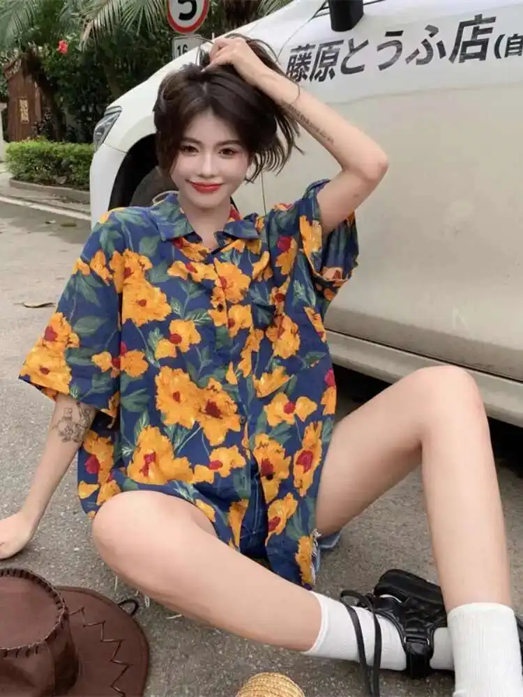 Hawaii Vintage Floral Shirts Women's Chic 2025 Summer Top Loose Short Sleeve French Style Button Down Shirt
Hawaii Vintage Floral Shirts Women's Chic 2025 Summer Top Loose Short Sleeve French Style Button Down Shirt