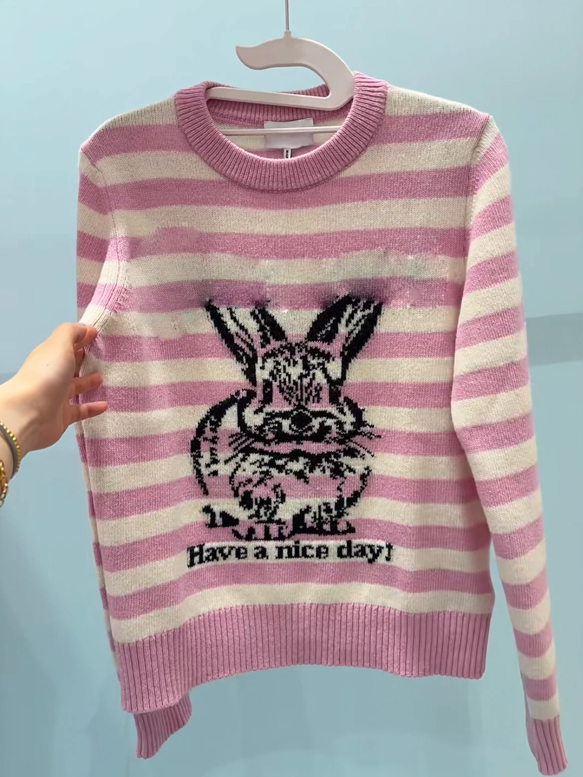 Ранняя осень, розовый вязаный свитер в полоску с кроликом, женский свободный крой, длинный пуловер све, круглый Ne, HEIDD GAN2025
Ранняя осень, розовый вязаный свитер в полоску с кроликом, женский свободный крой, длинный пуловер све, круглый Ne, HEIDD GAN2025