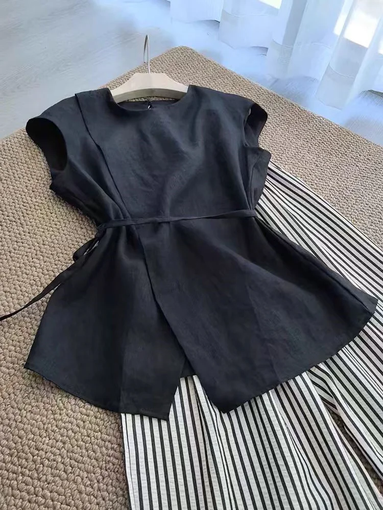 Black round Neck Waist Cinched Belted Split Top Gentle Style Sleeveless Shirt Summer Commute Loose Fit Short Sleeve Pure Color
Black round Neck Waist Cinched Belted Split Top Gentle Style Sleeveless Shirt Summer Commute Loose Fit Short Sleeve Pure Color