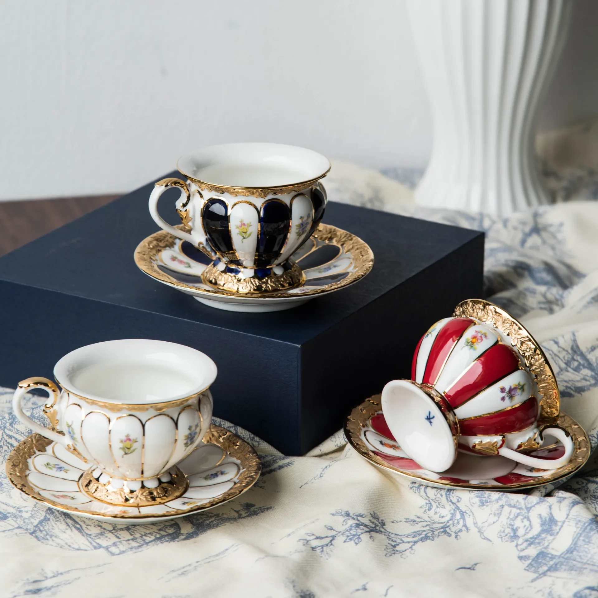 225ML Ceramic Coffee Mug European Court Phnom Penh Cup Luxury Afternoon Camellia Ceramic Latte Mug Cup Drinking Utensils
225ML Ceramic Coffee Mug European Court Phnom Penh Cup Luxury Afternoon Camellia Ceramic Latte Mug Cup Drinking Utensils