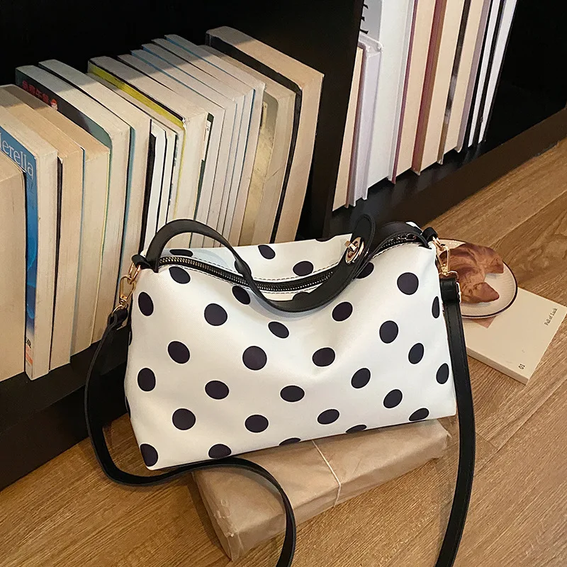 New Commuting Travel Bag Fashionable and High-quality Women's Armpit Bag Casual Versatile Multifunctional Crossbody Storage Bag
New Commuting Travel Bag Fashionable and High-quality Women's Armpit Bag Casual Versatile Multifunctional Crossbody Storage Bag