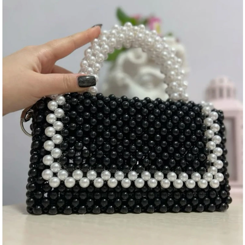 Casual Versatile Bag Customized New Women's Small Square Bags with Black White Splicing Bead Handmade Weaving Flip Cover Handbag
Casual Versatile Bag Customized New Women's Small Square Bags with Black White Splicing Bead Handmade Weaving Flip Cover Handbag