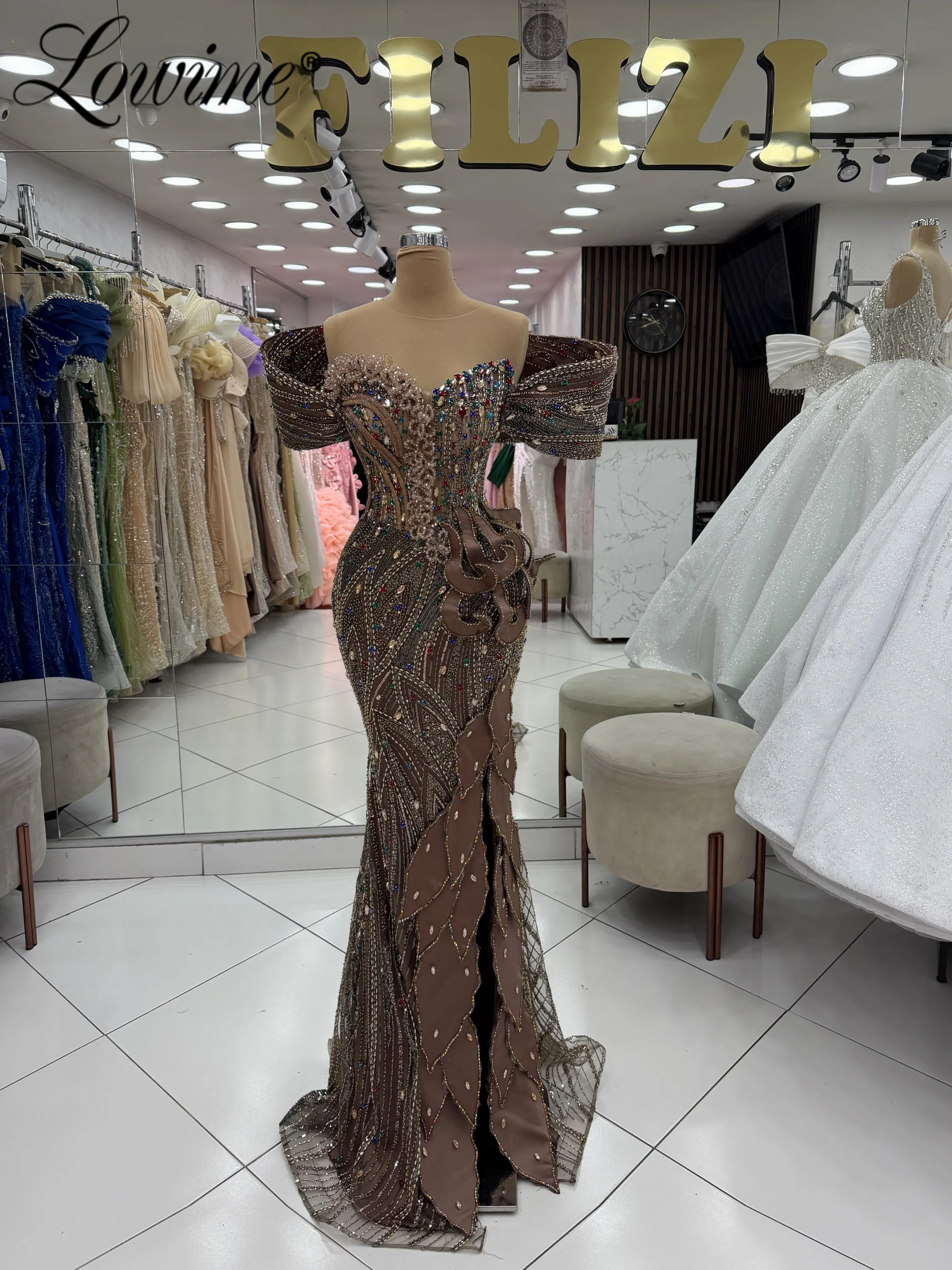 High Fashion Brown Party Gowns Luxurious Off Shoulder Mermaid Prom Dresses Customized Crystals Women's Formal Evening Dress
High Fashion Brown Party Gowns Luxurious Off Shoulder Mermaid Prom Dresses Customized Crystals Women's Formal Evening Dress