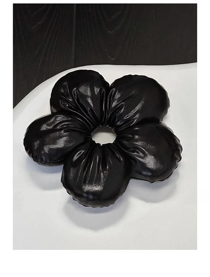 High ponytail low ball head silver high-end three-dimensional flower hair rope hair accessories
High ponytail low ball head silver high-end three-dimensional flower hair rope hair accessories