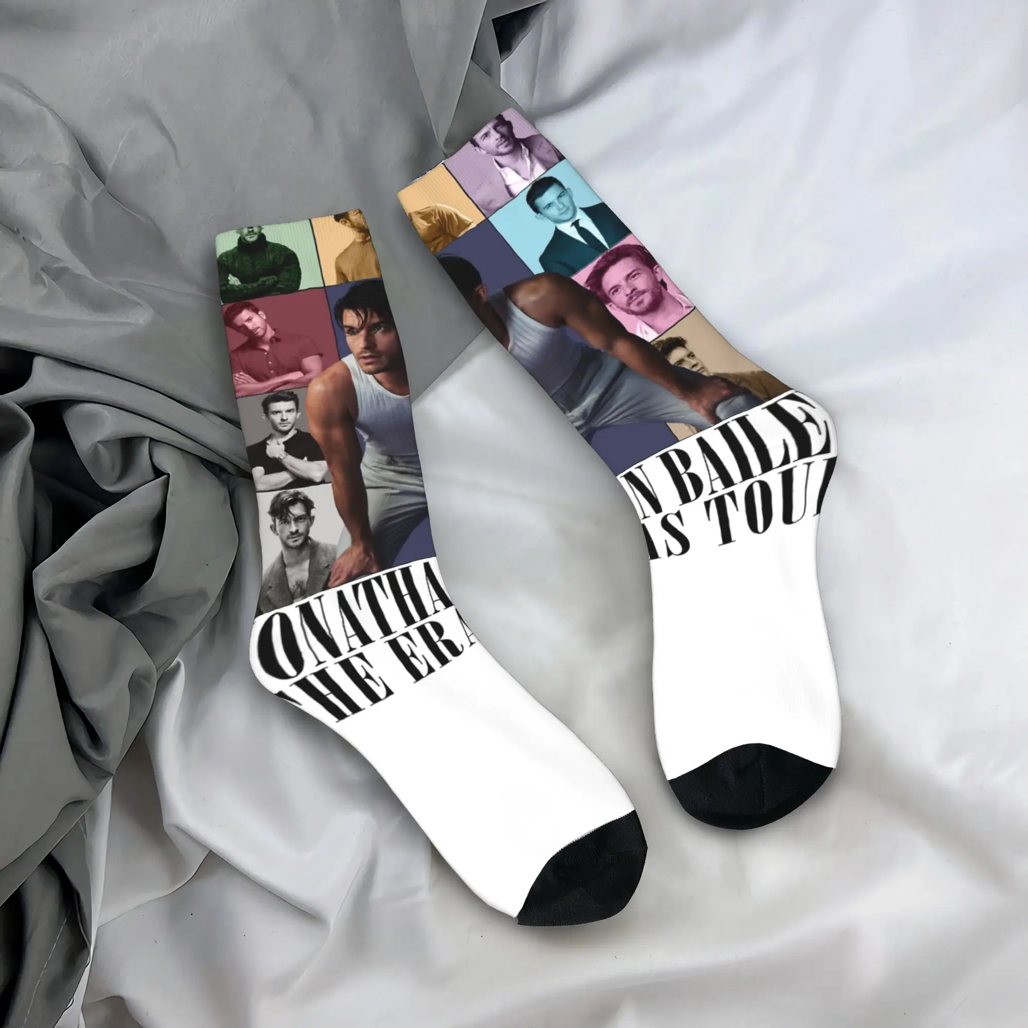 Носки для пар Джонатан Бейли The Eras Tour, чулки, осенние забавные носки высокого качества, противоскользящие носки для скалолазания с принтом
Носки для пар Джонатан Бейли The Eras Tour, чулки, осенние забавные носки высокого качества, противоскользящие носки для скалолазания с принтом