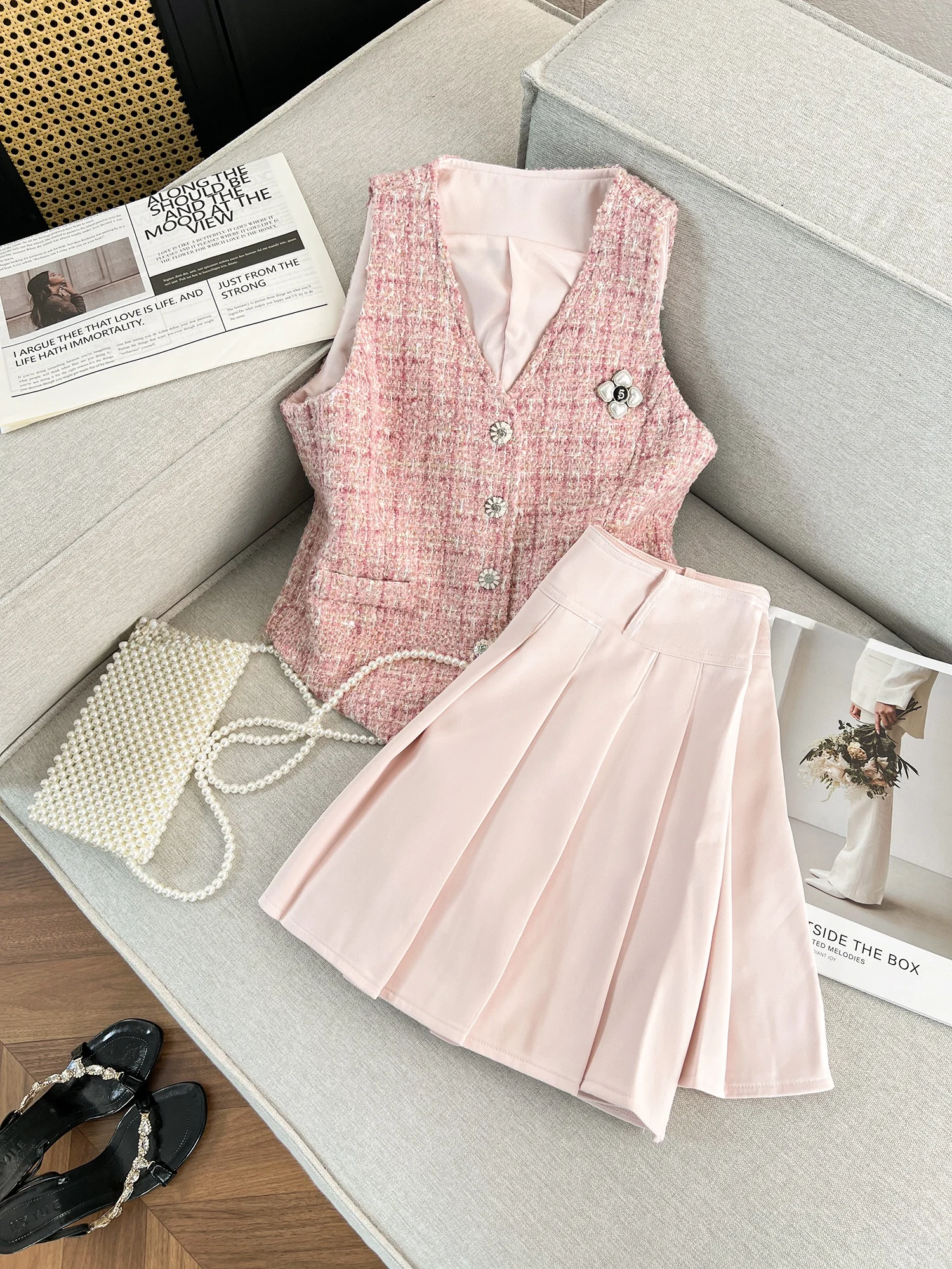 Ele Plaid Vest And Skirt Set Faionable Autumn Spring Summer Outfit for Women V Ne Button Sle Polyester Fabric
Ele Plaid Vest And Skirt Set Faionable Autumn Spring Summer Outfit for Women V Ne Button Sle Polyester Fabric