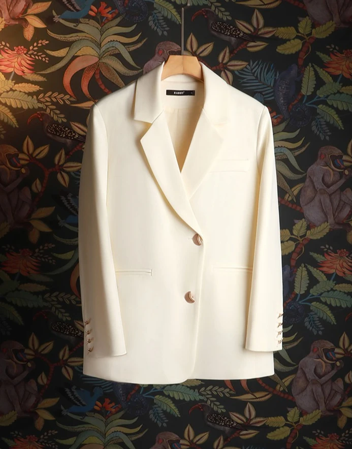 Женский однобортный пиджак 2026, новая мода, осенний шикарный повседневный дизайн с разрезом сзади, нишевый женский костюм, пальто
Женский однобортный пиджак 2026, новая мода, осенний шикарный повседневный дизайн с разрезом сзади, нишевый женский костюм, пальто