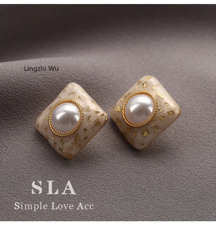 Lingzhi Wu French Vintage Geometric Square Pearl Silver Earrings Female New Arrival
Lingzhi Wu French Vintage Geometric Square Pearl Silver Earrings Female New Arrival