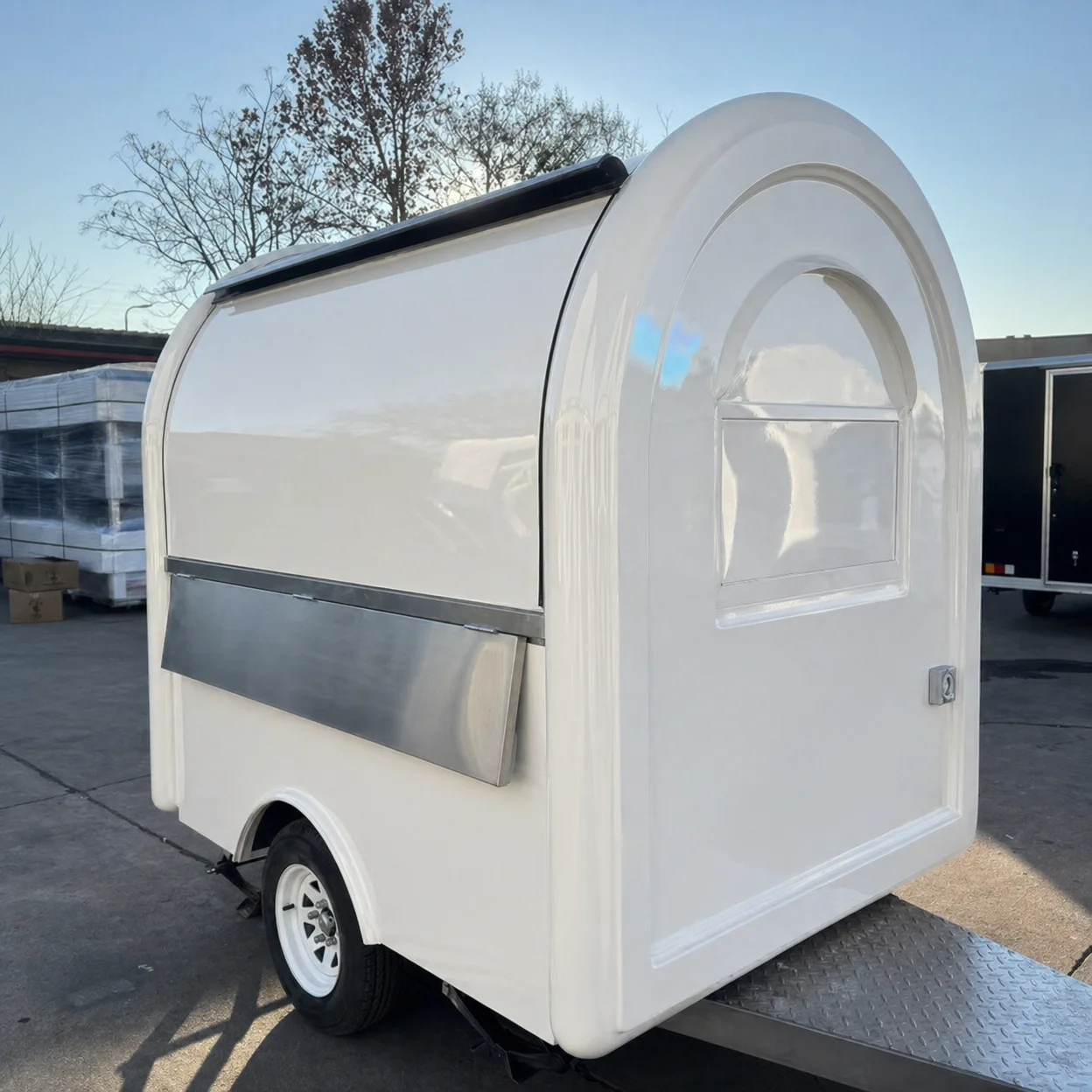 Stylish Curved Fiberglass Mobile Coffee Cart & Food Trailer For Street Vending Coffee Candy Chips Fresh Juice
Stylish Curved Fiberglass Mobile Coffee Cart & Food Trailer For Street Vending Coffee Candy Chips Fresh Juice