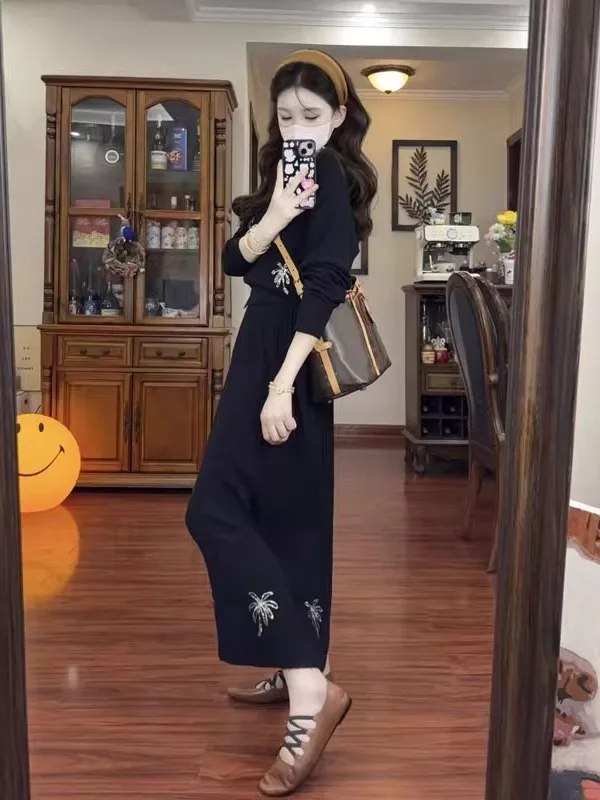 Korean Style V-Neck Top And High Waist Skirt Set Comfortable Long Sleeve Floral Print Casual Wear for Young Women
Korean Style V-Neck Top And High Waist Skirt Set Comfortable Long Sleeve Floral Print Casual Wear for Young Women