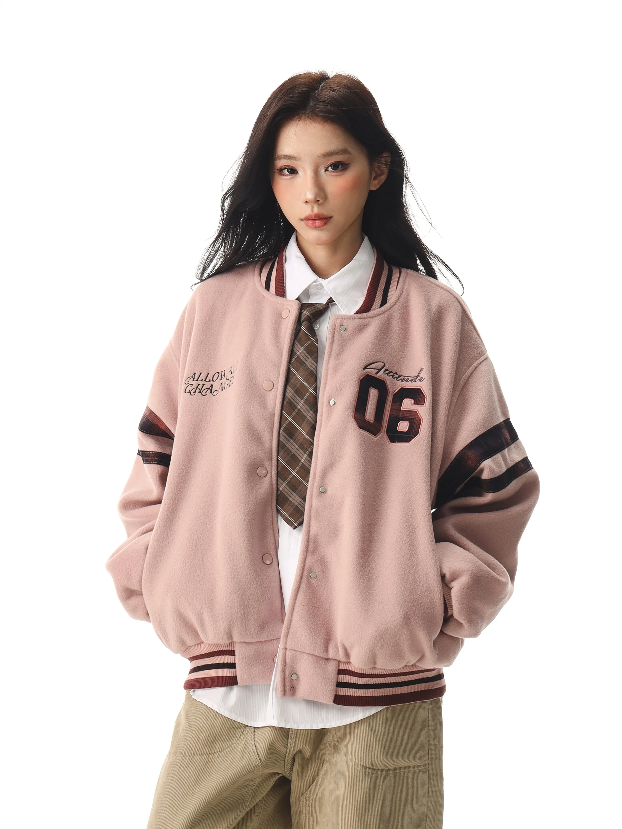 Ретро-бейсбольная куртка с вышивкой в американском стиле, женская, свободного кроя, универсальная, теплая, модная верхняя одежда в стиле C Beer Captain
Ретро-бейсбольная куртка с вышивкой в американском стиле, женская, свободного кроя, универсальная, теплая, модная верхняя одежда в стиле C Beer Captain