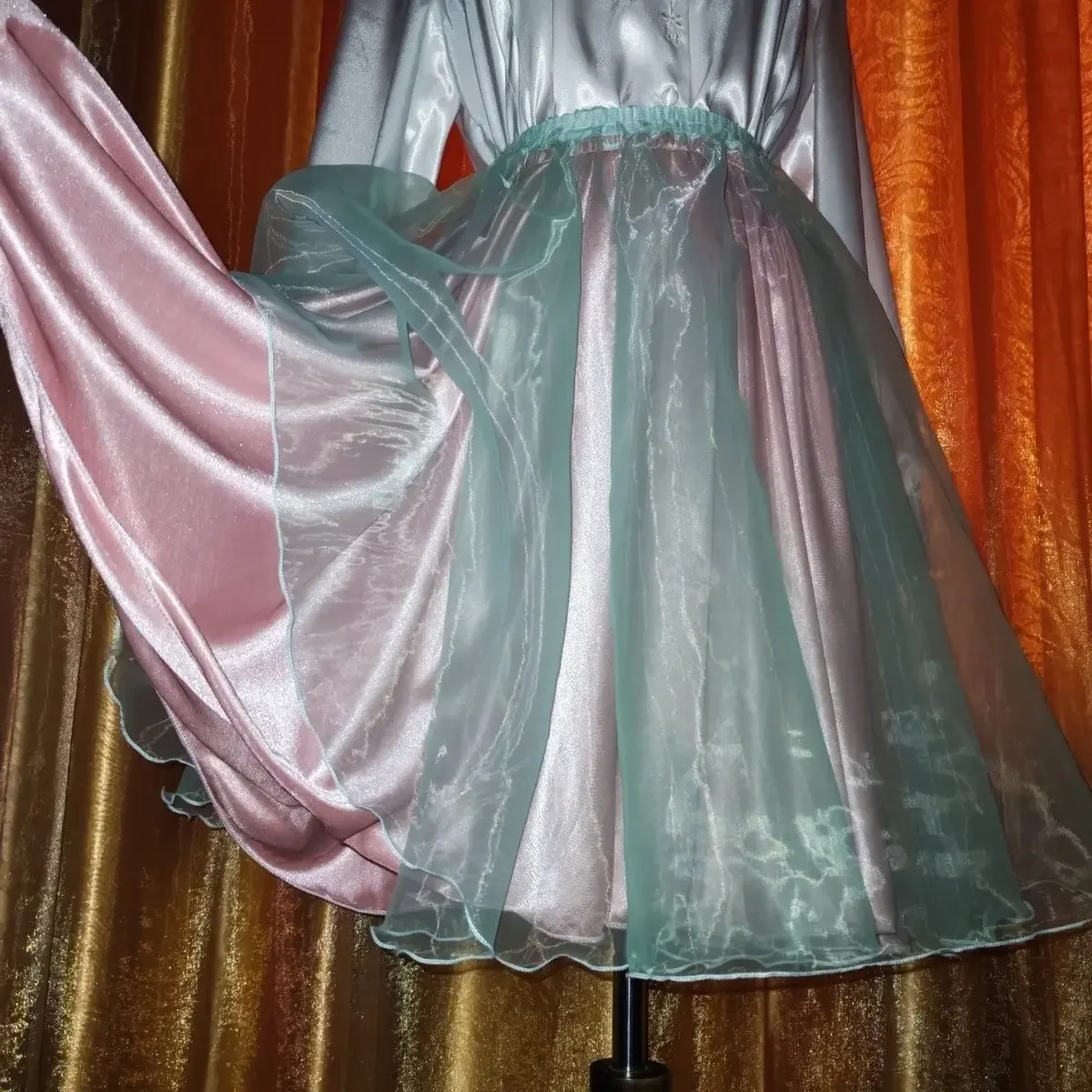 Double Layers Glossy Satin Gauze Organza Ice Silk Lining Skirt Elegant Man Women High Waist A Line Half Length Skirt
Double Layers Glossy Satin Gauze Organza Ice Silk Lining Skirt Elegant Man Women High Waist A Line Half Length Skirt