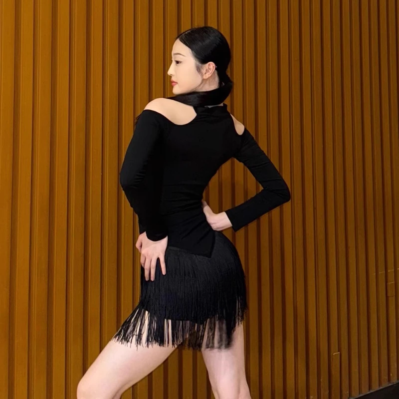 2025 Latin dance practice wear, new style one-shoulder fringed high-end dance performance costume
2025 Latin dance practice wear, new style one-shoulder fringed high-end dance performance costume