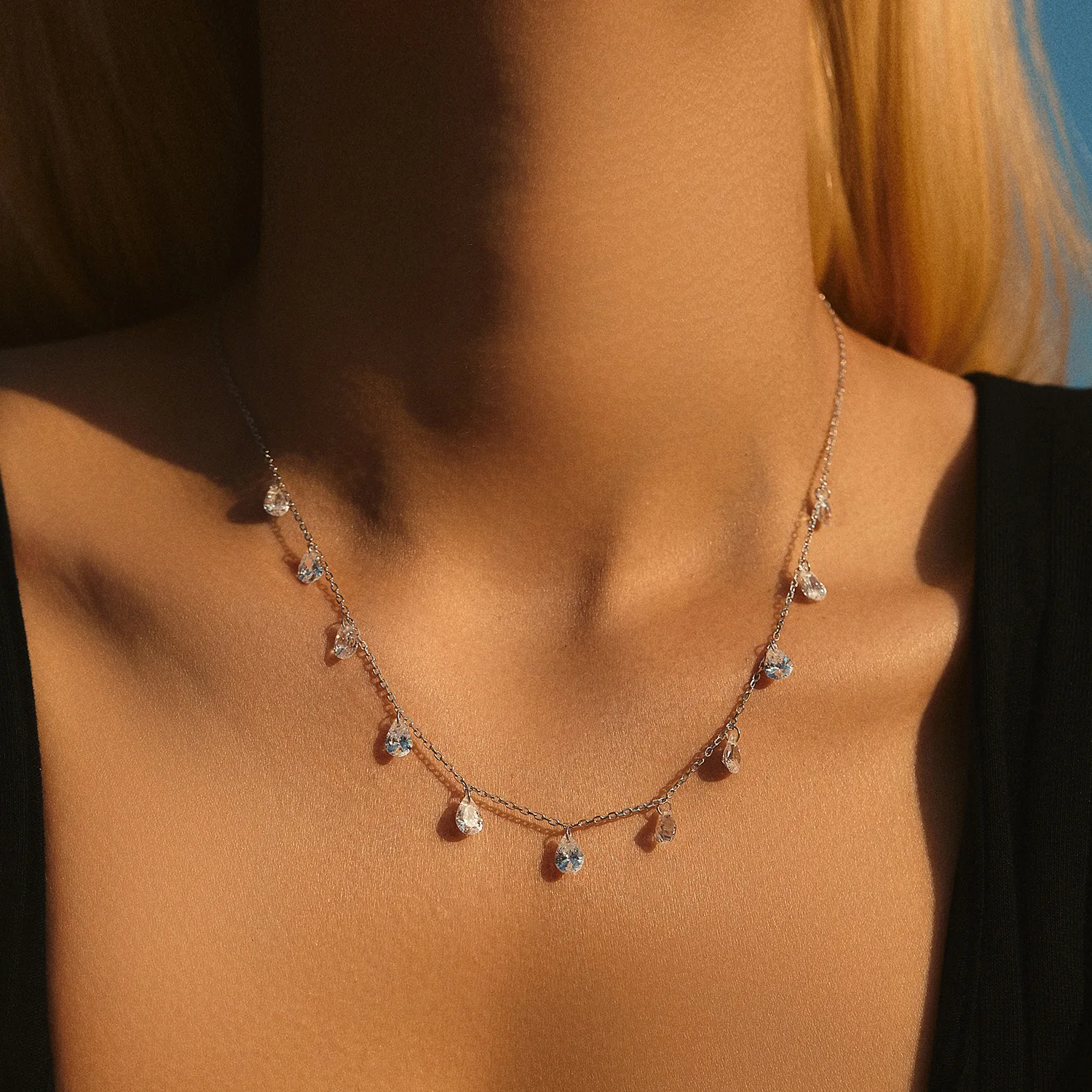 Dawn's Jewel S925 Sterling Silver Super Flash Water Drop Diamond Choker Necklace Allmatch Women's Online Influencer Style
Dawn's Jewel S925 Sterling Silver Super Flash Water Drop Diamond Choker Necklace Allmatch Women's Online Influencer Style