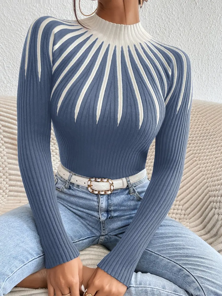 Пуловер с длинными рукавами в рубчик, с ярким полосатым узором и воротником-стойкой
Пуловер с длинными рукавами в рубчик, с ярким полосатым узором и воротником-стойкой