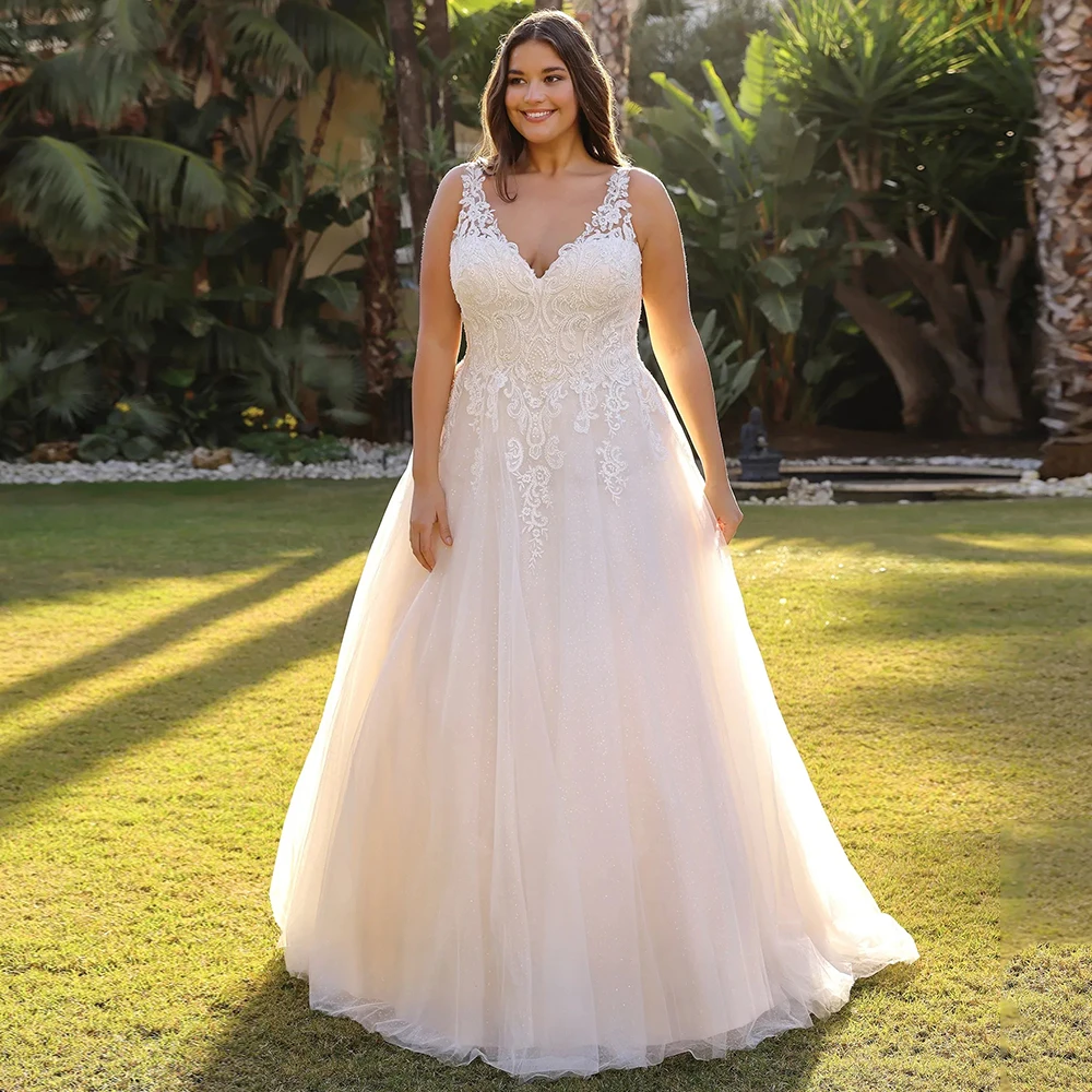 Customized Sparkly Tulle Plus Size Appliques Wedding Dress 2024 A-line Sweep Train Button Back Sleeveless V-neck Brida
Customized Sparkly Tulle Plus Size Appliques Wedding Dress 2024 A-line Sweep Train Button Back Sleeveless V-neck Brida