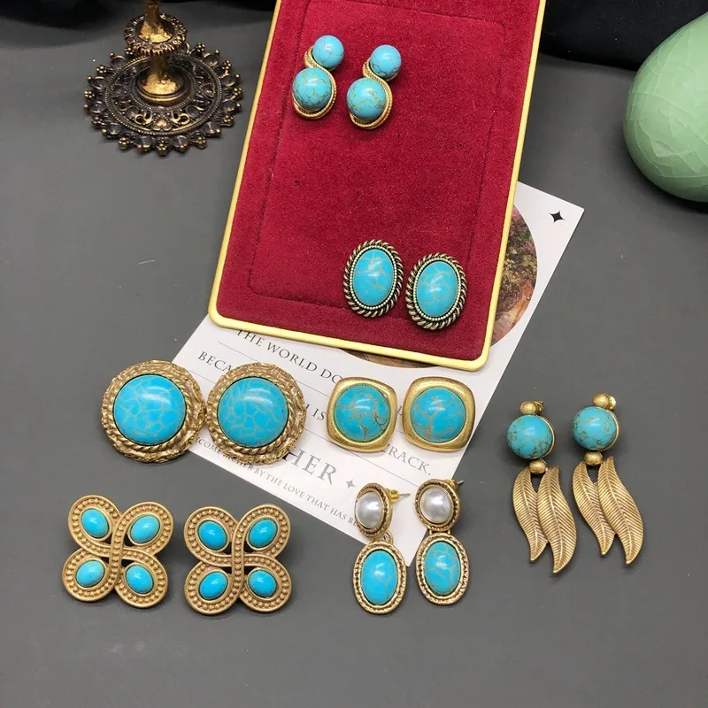 Retro Old Gold Turquoise Stud Earrings Temperament Elegant Fashion Versatile Jewelry Medieval Earrings Collection
Retro Old Gold Turquoise Stud Earrings Temperament Elegant Fashion Versatile Jewelry Medieval Earrings Collection